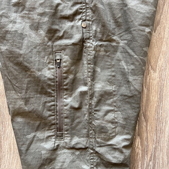 Size Small Grey Vuori Ripstop Camouflage Pants - Picture 10 of 10